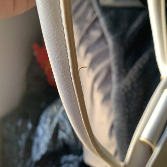 Lightly Used White Liz Claiborne Purse - Picture 3 of 5